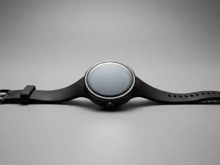 Fotorealistische Studioaufnahme von Smartwatch zum Thema Amazfit GTR 4 Smartwatch, klare Lichtfuehrung - Foto: THN