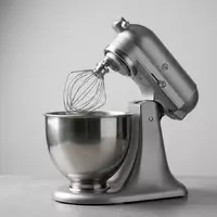 Fotorealistische Studioaufnahme von Kuechenmaschine zum Thema Bosch MUM5 CreationLine Küchenmaschine, klare Lichtfuehrung - Foto: THN