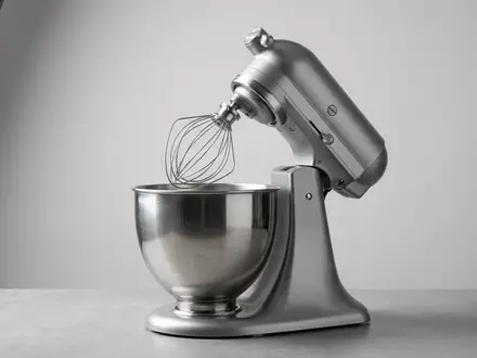 Fotorealistische Studioaufnahme von Kuechenmaschine zum Thema Bosch MUM5 CreationLine Küchenmaschine, klare Lichtfuehrung - Foto: THN