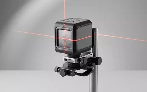 Fotorealistische Studioaufnahme von Linienlaser zum Thema Bosch UniversalLevel 3 Set, klare Lichtfuehrung - Foto: THN