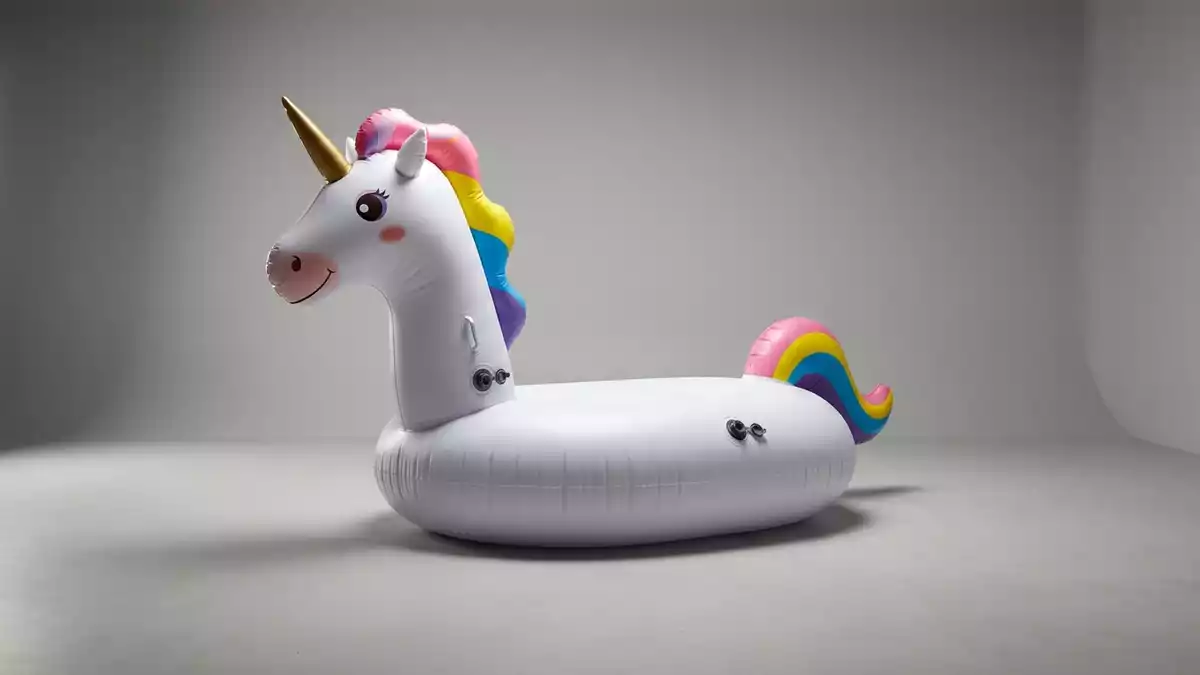 Fotorealistische Studioansicht von Aufblasbares Einhorn in neutraler Produktdarstellung