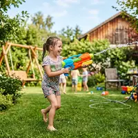 Fotorealistische Aufnahme von Wasserspritzpistole im Garten zum Thema Intex Kinder Wasserspritzpistole Super, natuerliches Licht - Foto: THN