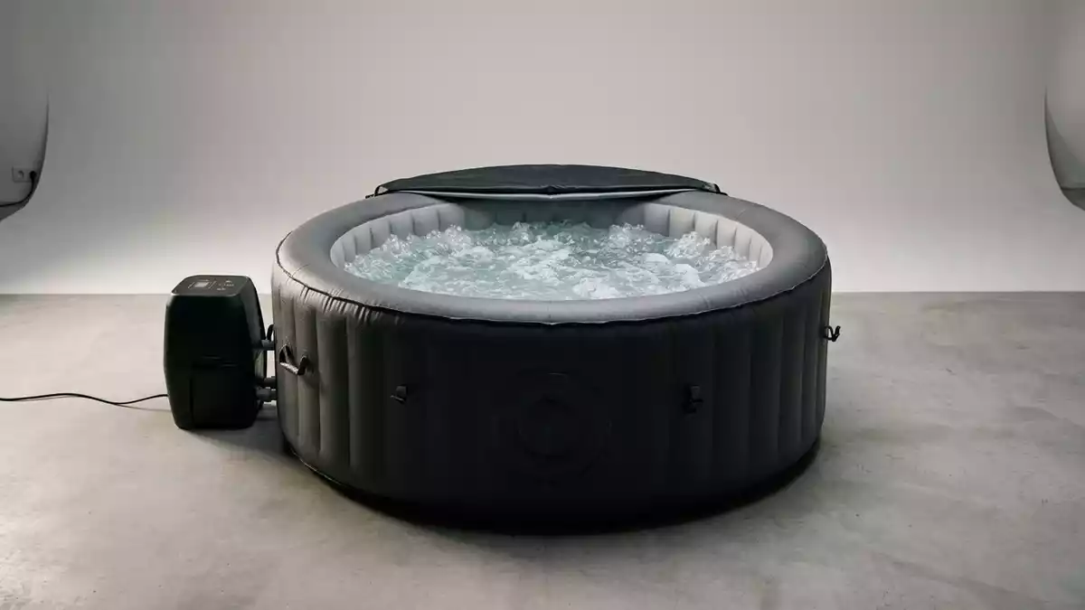 Fotorealistische Studioansicht von Aufblasbarer Whirlpool in neutraler Produktdarstellung