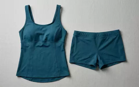 Fotorealistische Studioaufnahme von Tankini-Set zum Thema Yonique Damen Tankini Set, klare Lichtfuehrung - Foto: THN