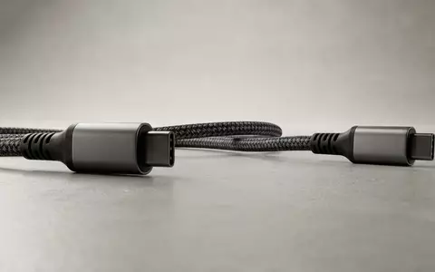 Fotorealistische Studioaufnahme von Ladekabel zum Thema ESR USB-C auf Lightning, klare Lichtfuehrung - Foto: THN