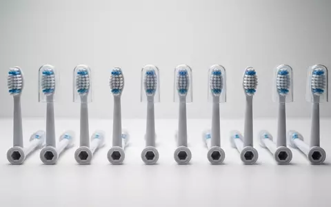 Fotorealistische Studioaufnahme von Zahnbuerstenkoepfe zum Thema Philips Sonicare Aufsteckbürsten Premium, klare Lichtfuehrung - Foto: THN
