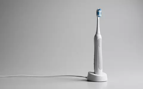 Fotorealistische Studioaufnahme von Schallzahnbuerste zum Thema Philips Sonicare ProtectiveClean 4500, klare Lichtfuehrung - Foto: THN