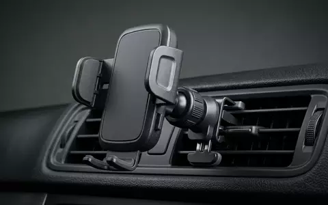 Fotorealistische Studioaufnahme von Kfz-Handyhalterung zum Thema iOttie Easy One Touch, klare Lichtfuehrung - Foto: THN