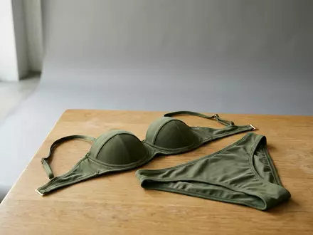 Fotorealistische Studioaufnahme von Bikini-Set zum Thema Tempt Me Damen Bikini-Set, klare Lichtfuehrung - Foto: THN