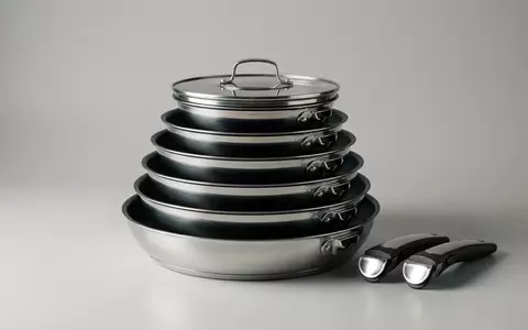 Fotorealistische Studioaufnahme von Pfannenset zum Thema Tefal Ingenio Pfannenset 3-teilig, klare Lichtfuehrung - Foto: THN