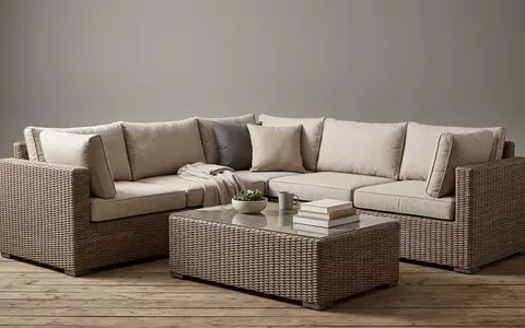 Fotorealistische Studioaufnahme von Gartenlounge zum Thema tectake Rattan Lounge Set, klare Lichtfuehrung - Foto: THN