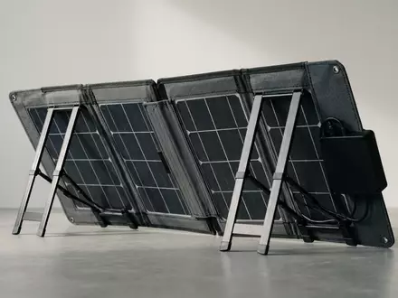 Fotorealistische Studioaufnahme von Faltbares Solarpanel zum Thema EcoFlow 110W Faltbares Solarpanel, klare Lichtfuehrung - Foto: THN