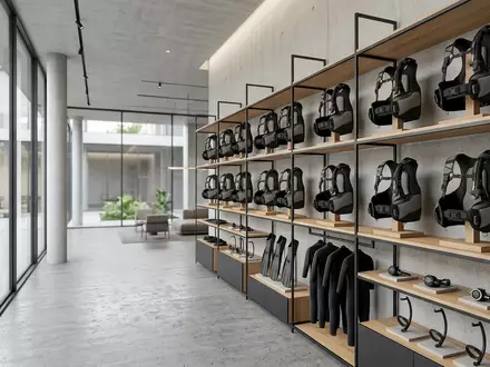 Architektur-Render im Tauchgeschaeft mit Tarierjacket zum Thema Cressi Travelight BCD Taucherjacket, neutrales Tageslicht - Foto: THN
