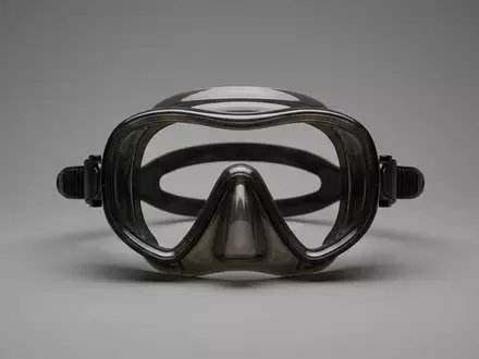 Fotorealistische Studioaufnahme von Tauchmaske zum Thema Cressi F1 Tauchmaske Silikon, klare Lichtfuehrung - Foto: THN