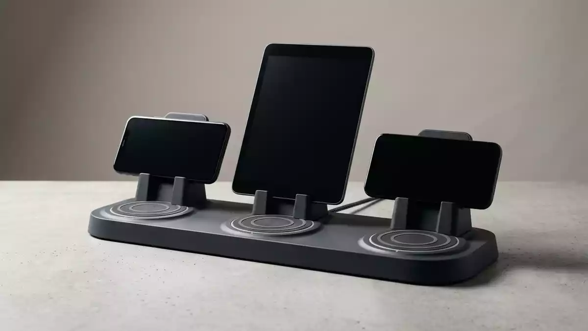 Fotorealistische Studioansicht von Ladestation in neutraler Produktdarstellung