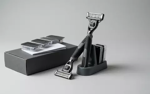 Fotorealistische Studioaufnahme von Systemrasierer zum Thema Gillette Fusion5 ProGlide Rasierer, klare Lichtfuehrung - Foto: THN