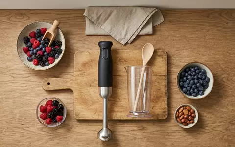 Flatlay-Arrangement rund um Stabmixer zum Thema Braun CQ5345 MultiQuick 9, weiches Oberlicht - Foto: THN