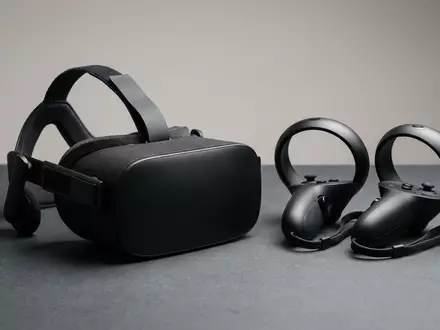 Fotorealistische Studioaufnahme von VR-Headset zum Thema Valve Index Headset +, klare Lichtfuehrung - Foto: THN