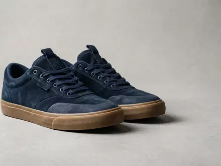 Fotorealistische Studioaufnahme von Skateschuhe zum Thema Vans Old Skool Skaterschuhe, klare Lichtfuehrung - Foto: THN
