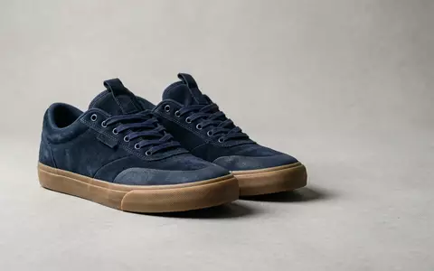 Fotorealistische Studioaufnahme von Skateschuhe zum Thema Vans Old Skool Skaterschuhe, klare Lichtfuehrung - Foto: THN