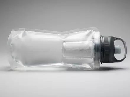 Fotorealistische Studioaufnahme von Filterflasche zum Thema Katadyn BeFree 1L Filterflasche, klare Lichtfuehrung - Foto: THN