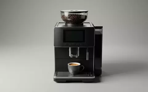 Fotorealistische Studioaufnahme von Kaffeevollautomat zum Thema Jura D6 Kaffeevollautomat, klare Lichtfuehrung, sachlich dargestellt - Foto: THN