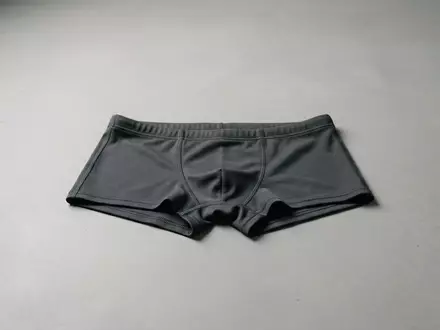 Fotorealistische Studioaufnahme von Badehose zum Thema Taddlee Herren Schwimmhose Bikini, klare Lichtfuehrung - Foto: THN