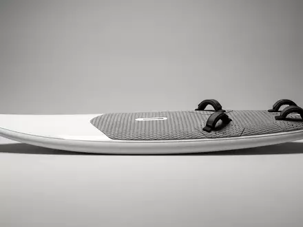 Fotorealistische Studioaufnahme von Windsurfboard zum Thema Tabou Rocket 145 LTD, klare Lichtfuehrung - Foto: THN