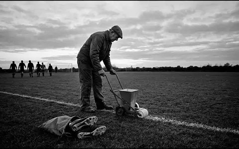 Schwarzweiss-Reportage mit Fussballschuhe zum Thema Nike Mercurial Vapor 16, hoher Kontrast, sachlich dargestellt - Foto: THN