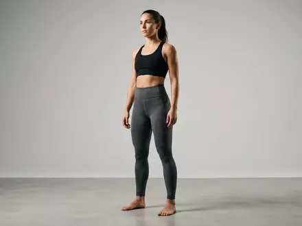 Fotorealistische Studioaufnahme von Sporttights zum Thema Nike Pro Compression Tights, klare Lichtfuehrung - Foto: THN