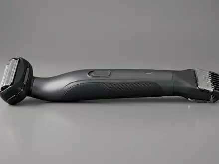 Fotorealistische Studioaufnahme von Koerperrasierer zum Thema Philips OneBlade Hybrid QP2730, klare Lichtfuehrung - Foto: THN