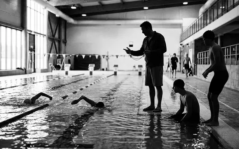 Schwarzweiss-Reportage mit Jammer Schwimmhose zum Thema Speedo Herren Jammer Endurance+, hoher Kontrast - Foto: THN