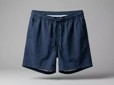Fotorealistische Studioaufnahme von Badeshorts zum Thema Speedo Herren Badehose Essentials, klare Lichtfuehrung - Foto: THN