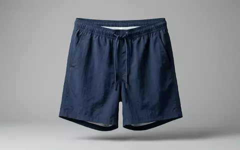 Fotorealistische Studioaufnahme von Badeshorts zum Thema Speedo Herren Badehose Essentials, klare Lichtfuehrung - Foto: THN