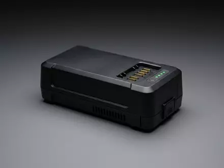 Fotorealistische Studioaufnahme von Drohnenakku zum Thema DJI Intelligent Flight Battery, klare Lichtfuehrung - Foto: THN