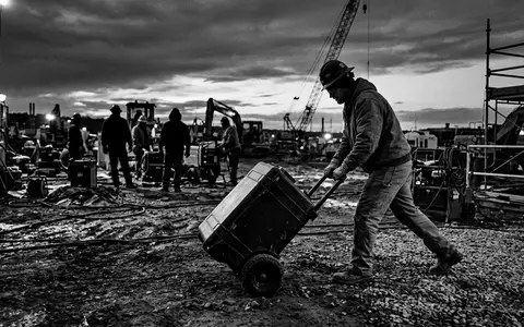 Schwarzweiss-Reportage mit Tragbare Powerstation zum Thema Anker SOLIX F3800 Powerstation, hoher Kontrast - Foto: THN