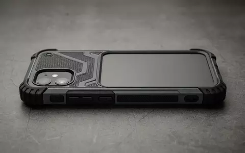 Fotorealistische Studioaufnahme von Smartphonehuelle zum Thema OtterBox Defender Series Schutzhülle, klare Lichtfuehrung - Foto: THN
