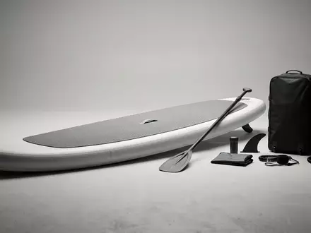 Fotorealistische Studioaufnahme von Stehpaddelbrett zum Thema Bestway Hydro-Force SUP Board, klare Lichtfuehrung - Foto: THN