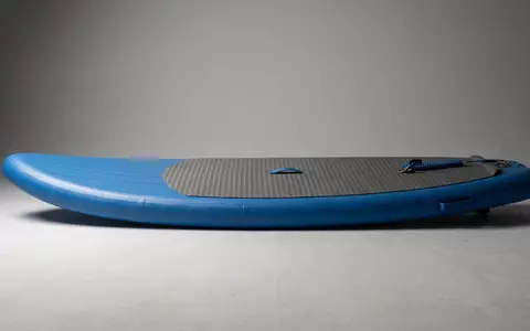 Fotorealistische Studioaufnahme von Surfbrett zum Thema Bestway Hydro-Force Surfboard 65305, klare Lichtfuehrung - Foto: THN