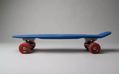 Fotorealistische Studioaufnahme von Cruiserboard zum Thema Penny Skateboards Original 22, klare Lichtfuehrung - Foto: THN