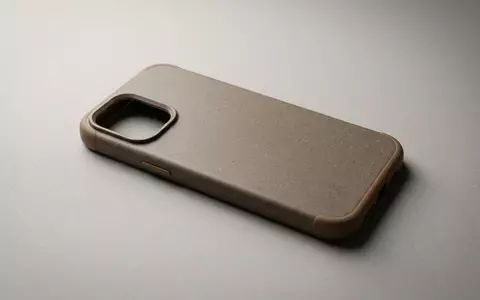 Fotorealistische Studioaufnahme von Smartphonehuelle zum Thema Pela Eco-Friendly Hülle iPhone, klare Lichtfuehrung - Foto: THN