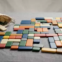 Fotorealistische Studioaufnahme von Buchstabenspiel zum Thema Bananagrams, klare Lichtfuehrung, sachlich dargestellt, markenneutral - Foto: THN