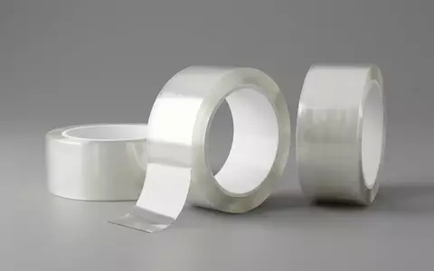 Fotorealistische Studioaufnahme von Klebeband zum Thema tesa Klebeband Kristall klar, klare Lichtfuehrung - Foto: THN