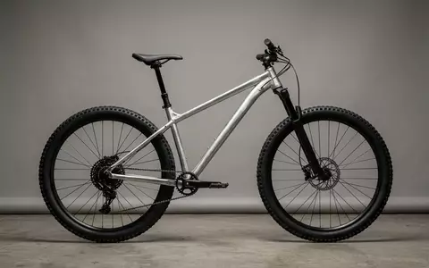 Fotorealistische Studioaufnahme von Mountainbike zum Thema Scott Aspect 950 Mountainbike, klare Lichtfuehrung - Foto: THN