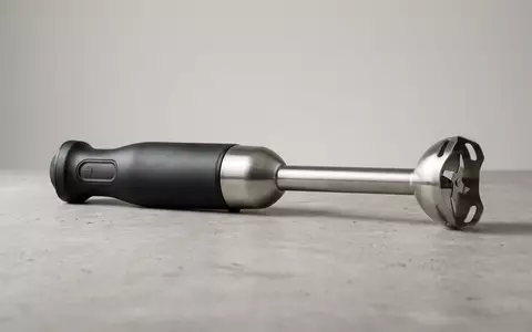 Fotorealistische Studioaufnahme von Stabmixer zum Thema Bosch Stabmixer ErgoMixx MSM66150, klare Lichtfuehrung - Foto: THN