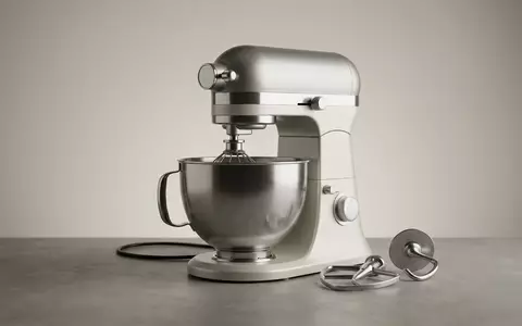 Fotorealistische Studioaufnahme von Kuechenmaschine zum Thema Bosch MUM5 Küchenmaschine CreationLine, klare Lichtfuehrung - Foto: THN