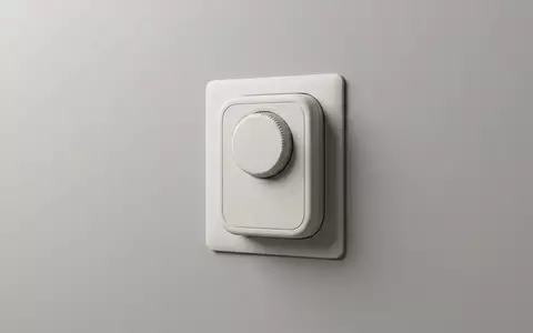 Fotorealistische Studioaufnahme von Raumthermostat zum Thema Bosch Smart Home Raumthermostat, klare Lichtfuehrung - Foto: THN