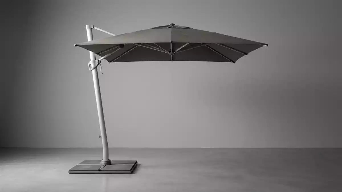 Fotorealistische Studioansicht von Ampelschirm in neutraler Produktdarstellung