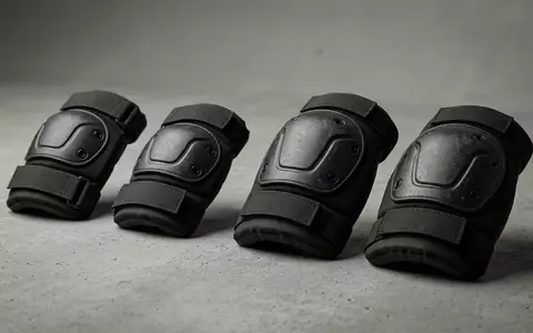 Fotorealistische Studioaufnahme von Schutzpolster-Set zum Thema Rekd Protection Renegade Knie-, klare Lichtfuehrung - Foto: THN