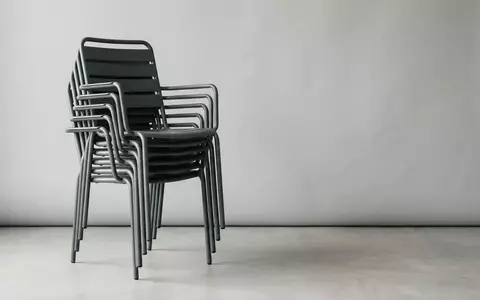 Fotorealistische Studioaufnahme von Gartenstuhl zum Thema Zebra Gartenstuhl Nano Stapelstuhl, klare Lichtfuehrung - Foto: THN